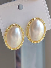 Vintage Hepburn Baroque Oval-shaped Pearl Earrings