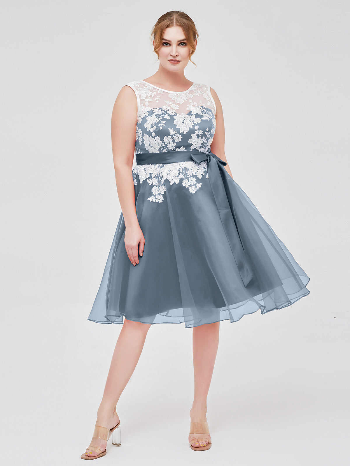 Dusty Blue Plus Size Organza Bridesmaid Dress Illusion Neck Knee Length Ivory Lace Applique Formal Dress
