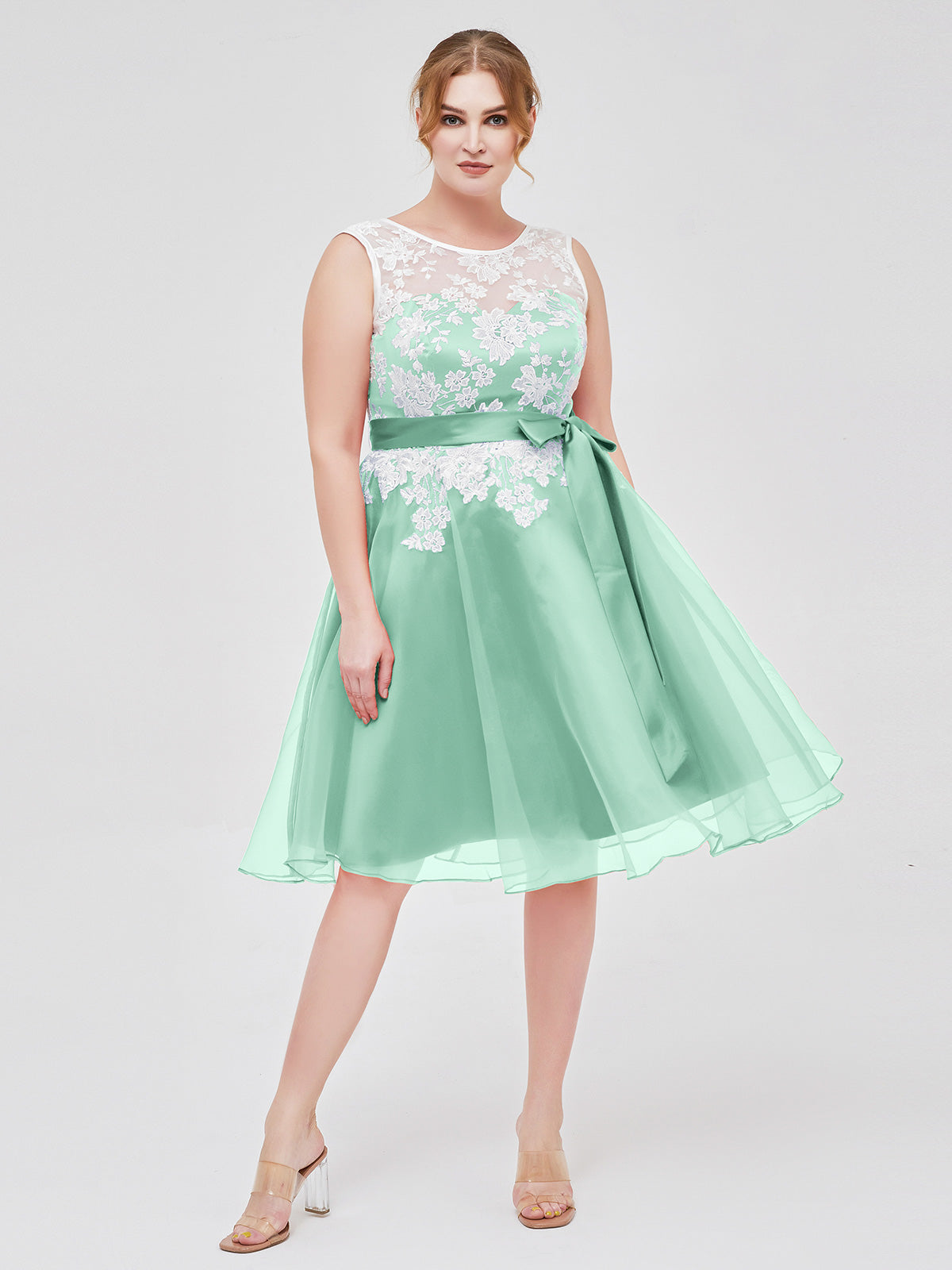 Mint Green Plus Size Organza Bridesmaid Dress Illusion Neck Knee Length Ivory Lace Applique Formal Dress