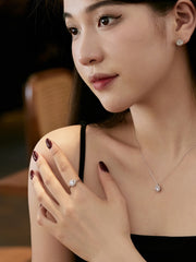 Simple Round sparkling Engagement Ring in 925 Sterling Silver