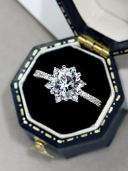 S925 Round-Cut Shiny Star Engagement Ring