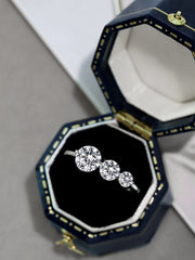 Round-Cut Three Sparkle Zircon Ring in s925