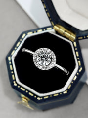 Simple Round sparkling Engagement Ring in 925 Sterling Silver