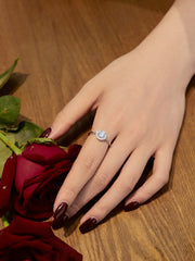 Simple Round sparkling Engagement Ring in 925 Sterling Silver