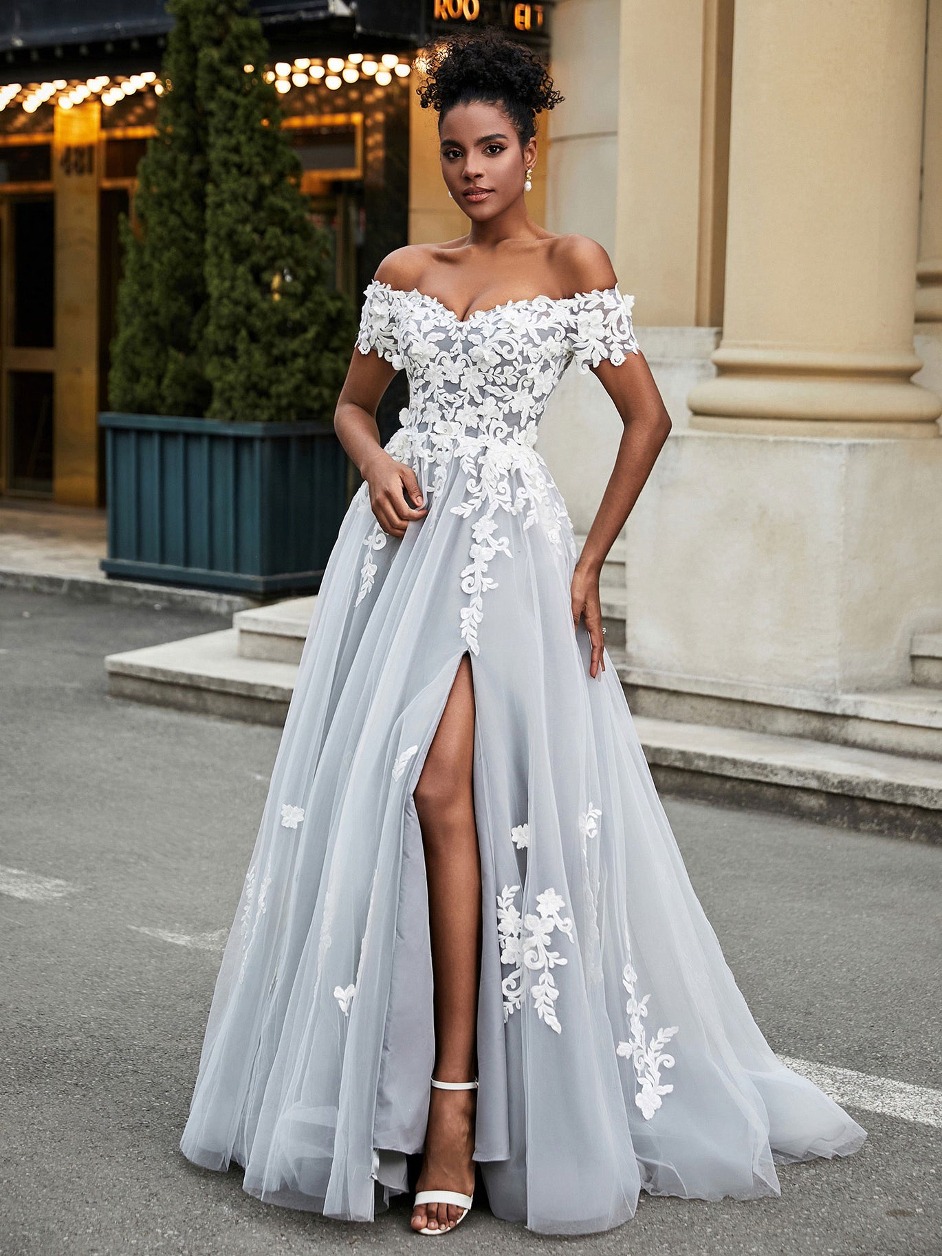 BABARONI Sweetheart Neckline Sleeveless Lace A-Line Wedding Dress Champagne, Champagne / US0 BABARONI Sweetheart Neckline Sleeveless Lace A-Line Wedding Dress Champagne, Champagne / US0
