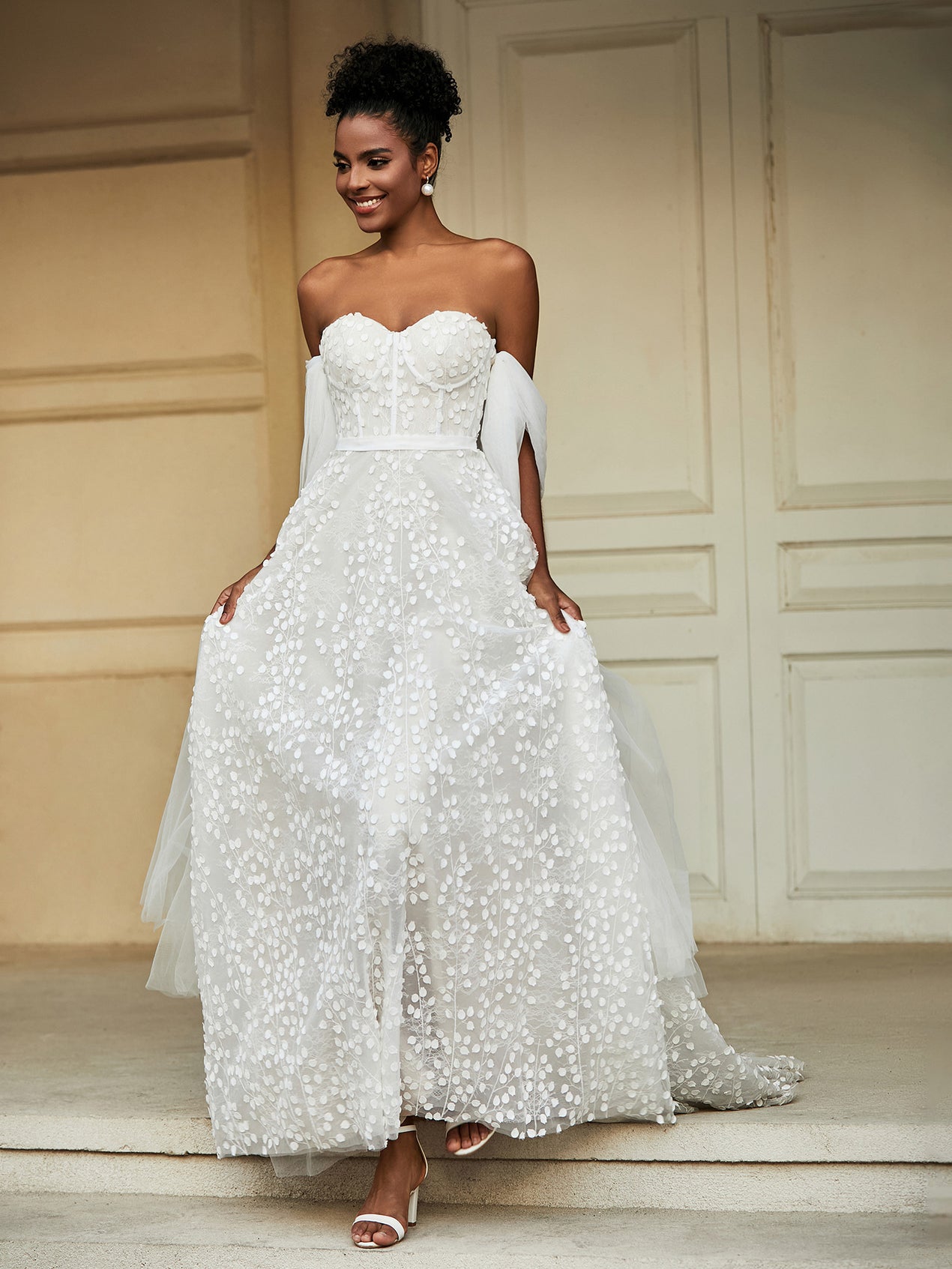 BABARONI Lace Ivory Wedding Dresses A-line Sweetheart Sash Appliqued