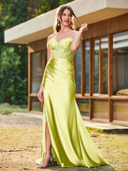 Trumpet/Mermaid Lace Appliqued Ruched Dress with Slit Daffodil