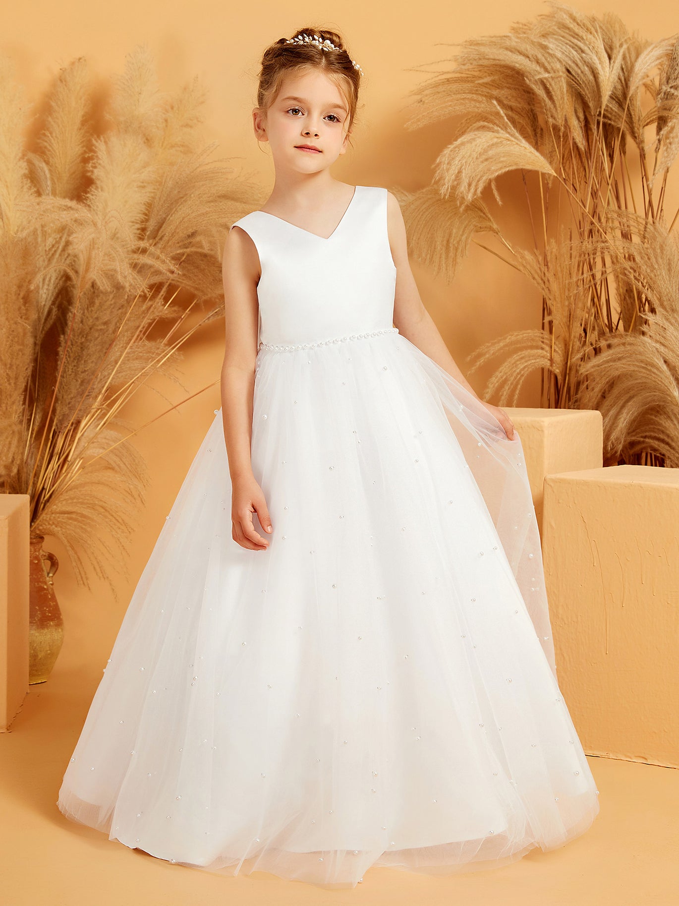 lanie floral appliqué & tulle a line wedding dress Sweetheart Sleeveless Floral Appliques Tulle A-Line Wedding Dress Custom Color / US 2 main image 0