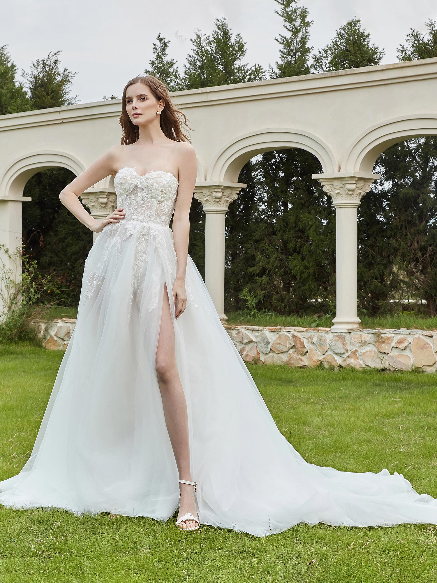 Tulle And Lace Sleeveless Wedding Dress With Slit Champagne